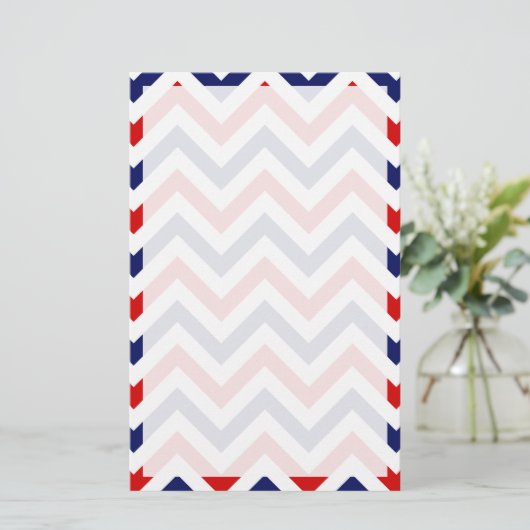Red, White, Blue Large Chevron ZigZag Pattern Briefpapier (Stehend Vorderseite)