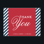 Red White Blue Nautic Streifen Danke Postcard Postkarte<br><div class="desc">Red White Blue Nautical Stripes Vielen Dank Postcard Moderne rote,  weiße und blaue Danksagung an Postcard. Es hat einen Hintergrund mit weißen und blauen diagonalen Streifen und einen roten Rahmen. Es eignet sich perfekt für Partys mit Meeresmotiven und Wassersport.</div>