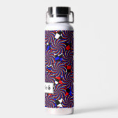 Red White Blue Schachbrett Spiral von Kenneth Yonc Trinkflasche (Rückseite)