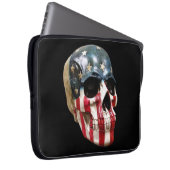 Red White & Blue Skull auf der schwarzen Notebook- Laptopschutzhülle (Vorne Rechts)