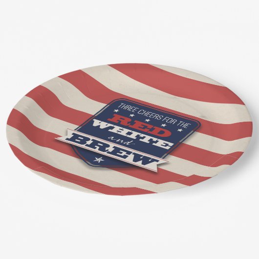 Red White & Brew Patriotic Pappteller (Schrägansicht)