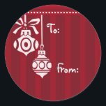 Red White Christmas Ornament Geschenktasten Runder Aufkleber<br><div class="desc">Weihnachtsgeschenk-Tag-Ornament-Aufkleber in rot-weiß Weihnachten Dekoration Muster,  Spaß und zeitgenössisch für die Feriensaison. Verfügbar in passenden Karten und Postkarten.</div>