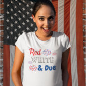 Red White & Due Schwangerschaft T-Shirt