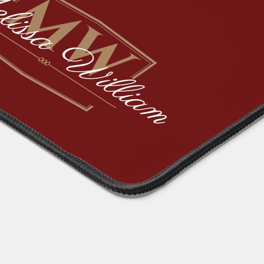 Red White Gold Monogram Name Script Schreibtischunterlage (Ecke)