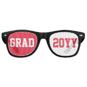 Red & White Grad 2026 Textentwurf Sonnenbrille (Vorderseite)