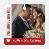 Red White Heart 1. Weihnachten Mr. & Mrs. Foto Ornament Aus Metall (Vorderseite)