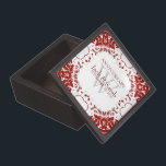Red White Lace Hochzeitstag Jubiläum Kleine Gesche Schmuckkiste<br><div class="desc">Maßgeschneiderte, magnetisierbare Geschenkboxen mit Deckel, die im Fraktal-Spitzen-Design in prächtigen Rot- und Weißfarben entworfen wurde. Personalisieren Sie das Monogramm mit dem Initial und dem Namen - oder ändern Sie es in den von Ihnen gewollt Text und Layout. Macht ein wunderbares Geschenk - füllen Sie die Schachtel mit Schmuck, Potpourri ,...</div>