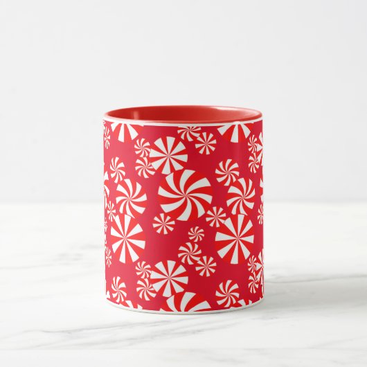 Red White Peppermint auf Red Candy Pattern Tasse (Zentrum)