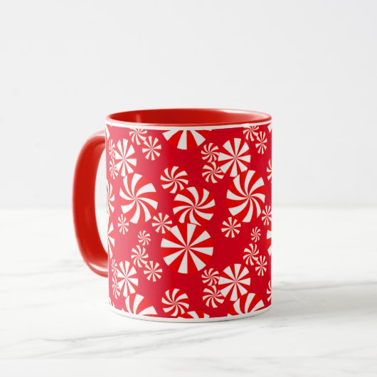Red White Peppermint auf Red Candy Pattern Tasse (Vorderseite Links)