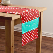 Red White Polka Dots Bright Aqua Ribbon Monogram Kurzer Tischläufer (Beispiel)