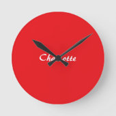 Red White Script Elegant Minimalistisch Moderner N Runde Wanduhr (Vorderseite)
