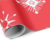 Red White Snowflakes Pattern Geschenkpapier (Rolleneckpunkt)