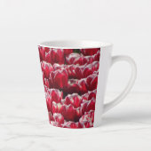 Red White Tulips Muster Latte Tasse (Rechts)