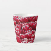 Red White Tulips Muster Latte Tasse (Vorderseite)