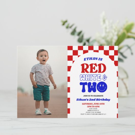 Red White & Two 4. Juli 2010 Party Einladung (Stehend Vorderseite)