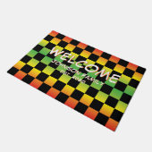 Red Yellow Green Rasta Ombre Checkerboard Willkomm Fußmatte (Schrägansicht)