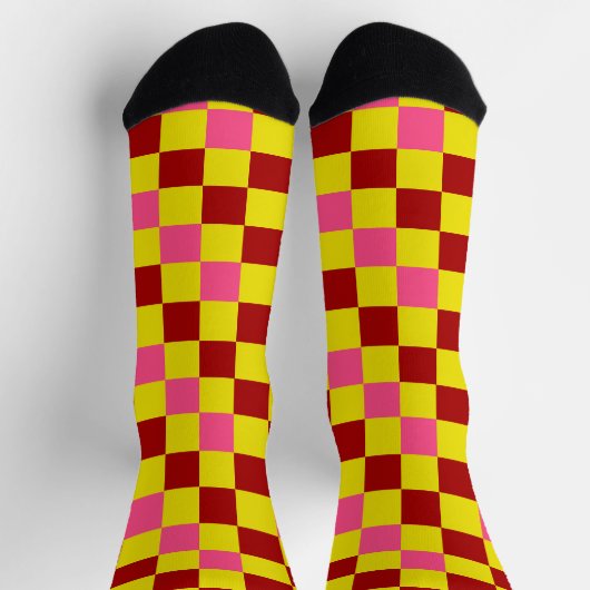 Red Yellow Pink Checkered Pattern Design  Socken (Oben)