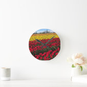 Red & Yellow Tulip Field Runde Wanduhr (Zuhause)