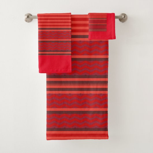 RED ZICKZACK STRIPE BADHANDTUCH SET (Insitu)