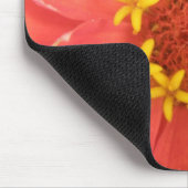 Red Zinnia Macro Mousepad (Ecke)