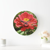 Red Zinnia Wall Clock Große Wanduhr (Zuhause)