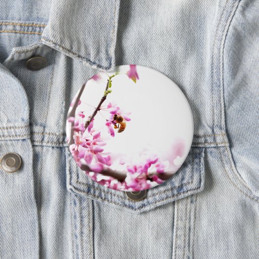 Redbud & Honeybee in Springtime Button (Beispiel)