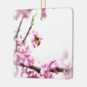 Redbud & Honeybee in Springtime Keramikornament