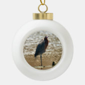 Reddish Egret Keramik Kugel-Ornament (Vorderseite)