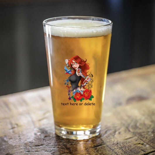 Redhead Frau Tattoos Glas