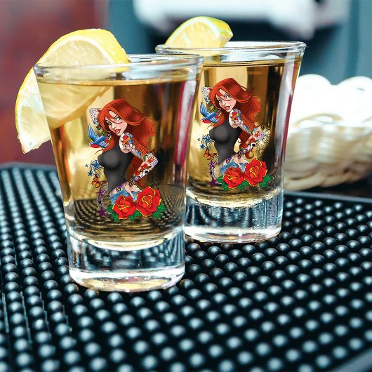 Redhead Frau Tattoos Schnapsglas