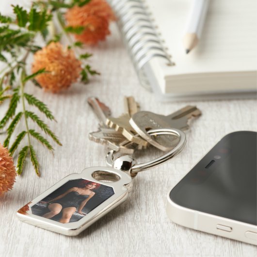 Redhead in the Dark metal keychain Schlüsselanhänger (Seite)