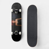 Redhead Woman Enjoying a Dark Place skateboard (Vorderseite)