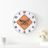 Reduce Speed Orange Diamond Road Sign Große Wanduhr (Zuhause)