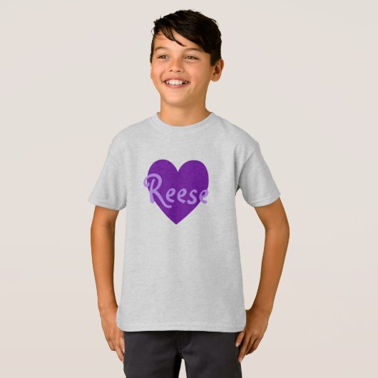 Reese in Lila T-Shirt (Vorne ganz)