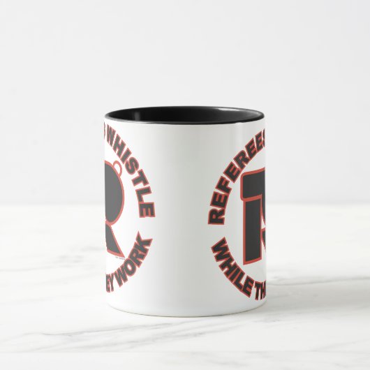 Referent-Pfeife, während sie arbeiten Tasse (Zentrum)