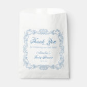 Refined Dusty Blue Baroque Frame Baby Dusche Geschenktütchen (Vorderseite)