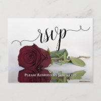 Reflektieren der Burgund-Rose Elegante Hochzeitsfe