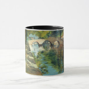 Reflektierte Bäume in Gewässern eines Kanals Tasse