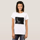 Reflektion Crescent Moon Schwarz & Weiß T-Shirt (Vorne ganz)