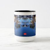 Reflektion der Palmen Zweifarbige Tasse (Mittel)