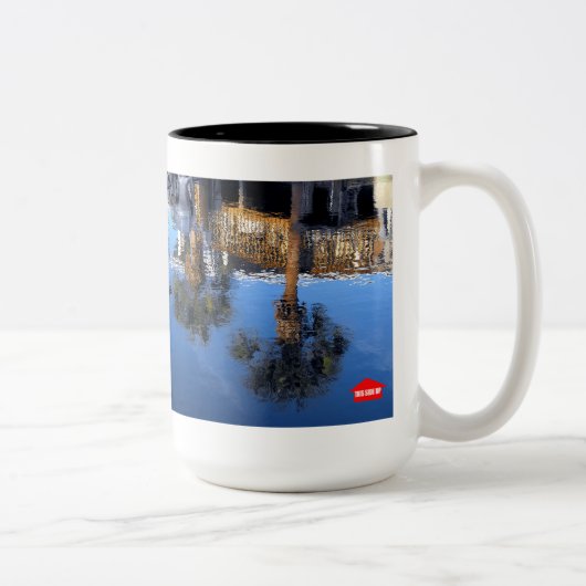 Reflektion der Palmen Zweifarbige Tasse (Rechts)