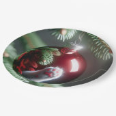 Reflektion der weißen Katze im Roten Ornament Pappteller (Schrägansicht)