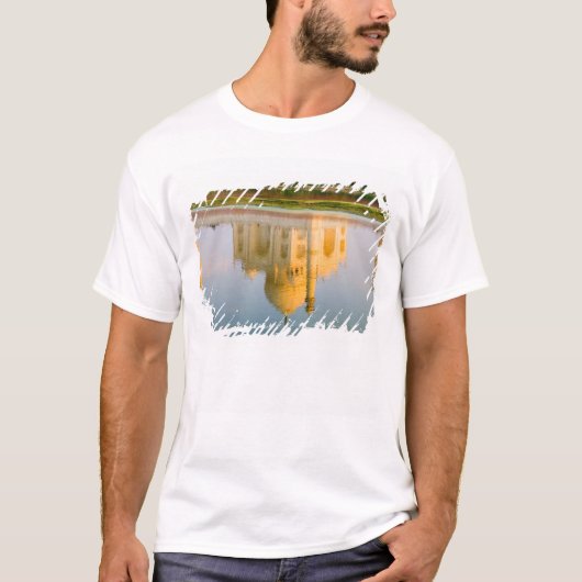 Reflektion des weltberühmten Taj Mahal-Tempels T-Shirt (Vorderseite)
