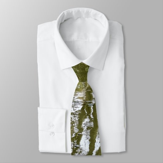 Reflektion einer Tree Neck Tie Krawatte (Gebunden)