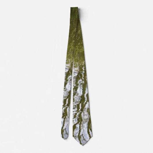 Reflektion einer Tree Neck Tie Krawatte (Rückseite)
