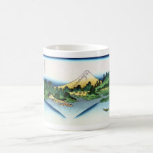 Reflektion im Misaka-See in der Provinz Kai