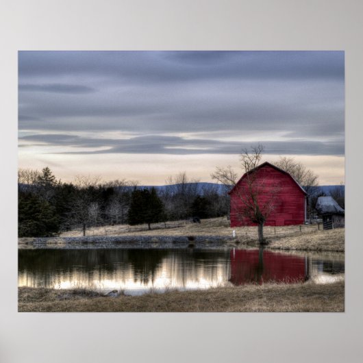 Reflektion im Rotbarn in Wasser HDR-Foto Poster (Vorne)