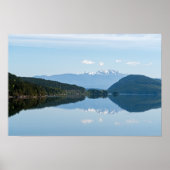 Reflektion in einem See - Vancouver Island, Kanada Poster (Vorne)