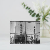 Reflektion Sandcastle-Fenster B/W Postkarte (Stehend Vorderseite)