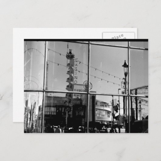 Reflektion Sandcastle-Fenster B/W Postkarte (Vorne/Hinten)